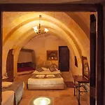 Center Cave House Hotel