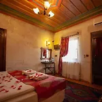 Center Cave House Hotel