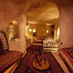 Center Cave House 4*