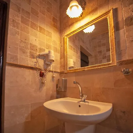 Center Cave House Hotel