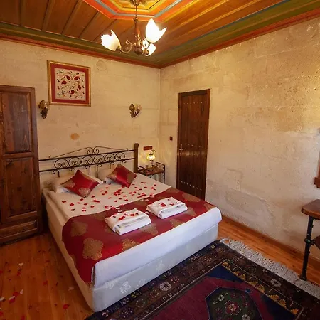 Center Cave House Hotel