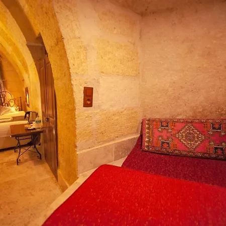 Center Cave House 4*