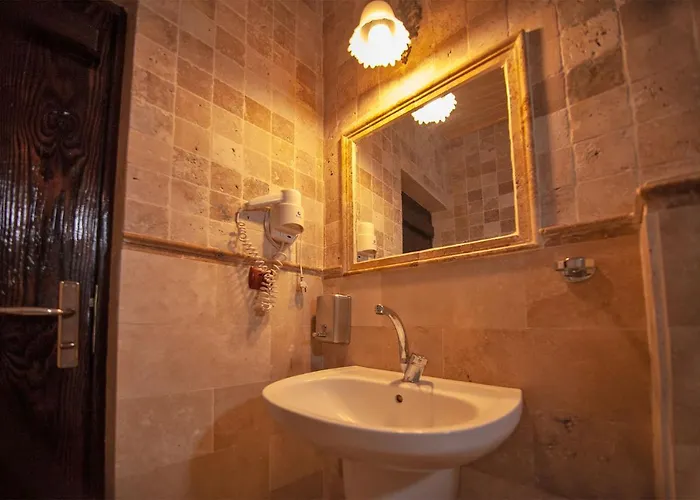 Center Cave House Hotel