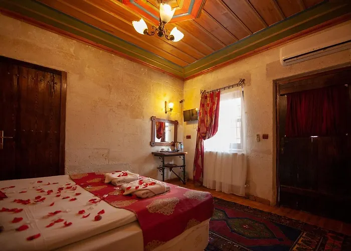 Center Cave House Hotel