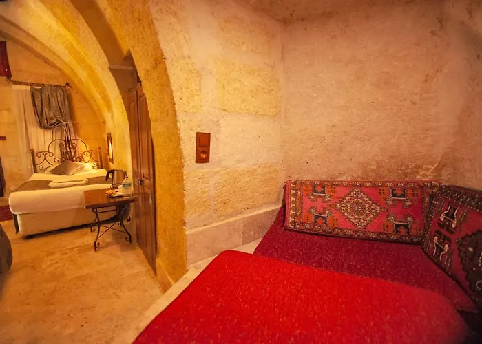 Center Cave House 4*