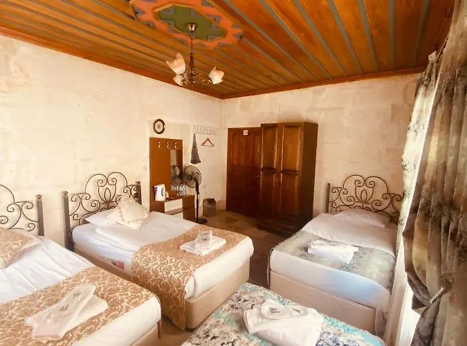 Center Cave House Hotel